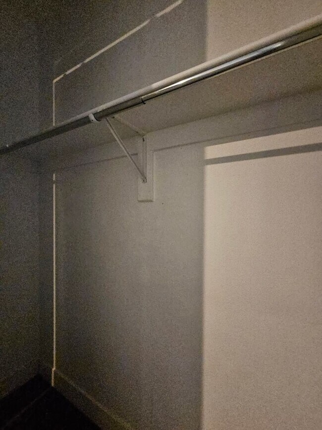 Building Photo - Congress Park High Rise Living! Huge Main Floor 2 Bed 2 Bath