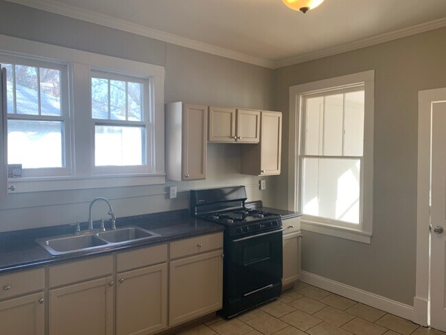 Building Photo - 2022 Schaeffer Pl