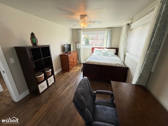 Building Photo - 4TH OF JULY MOVE IN SPECIAL!! Beautiful Fu...