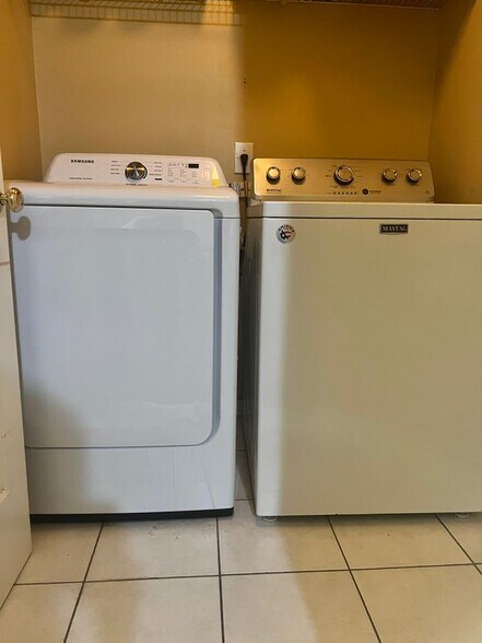 Building Photo - 10617 Shady Falls Ct