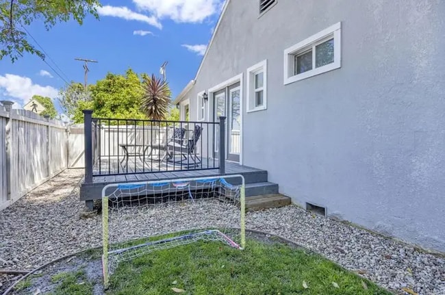 Building Photo - 15158 Domino St