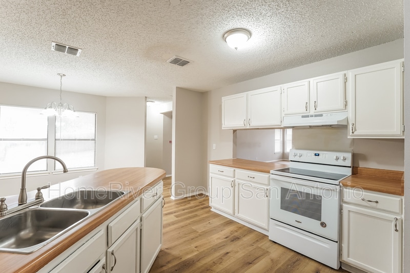 Building Photo - 6827 Country Haven