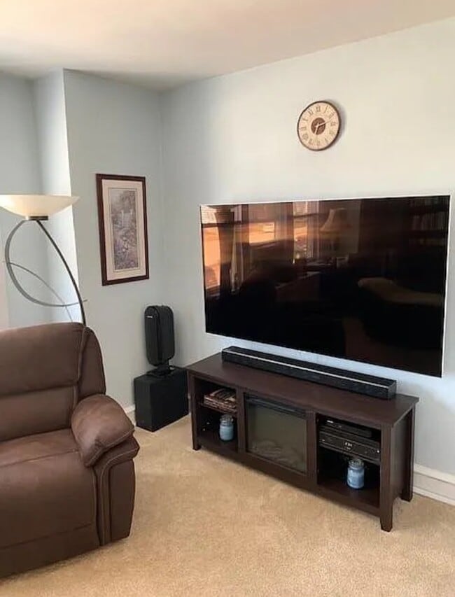 Building Photo - 690 Pont Reading Rd