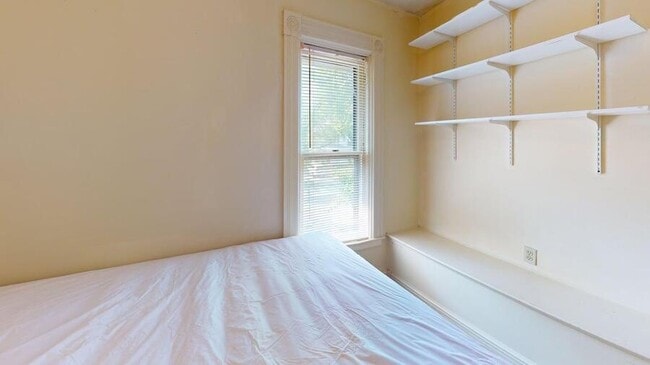 Building Photo - 319 Catherine St