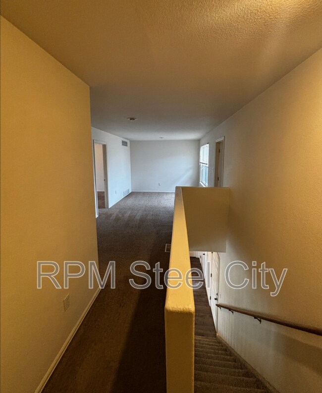 Building Photo - 351-353 W Song Sparrow Dr