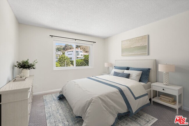 Building Photo - 18004 Coastline Dr