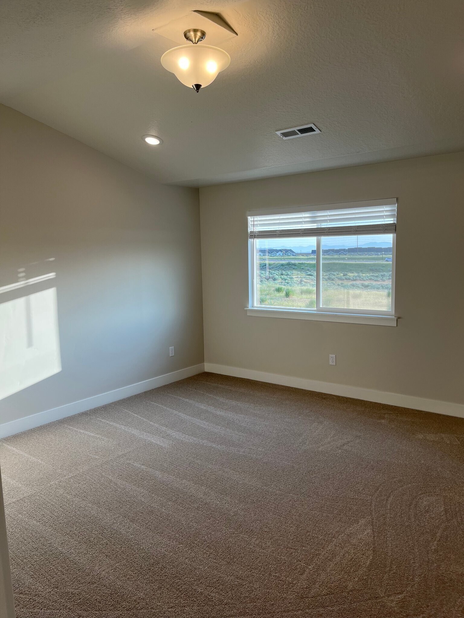 Building Photo - 4672 Alder Dr
