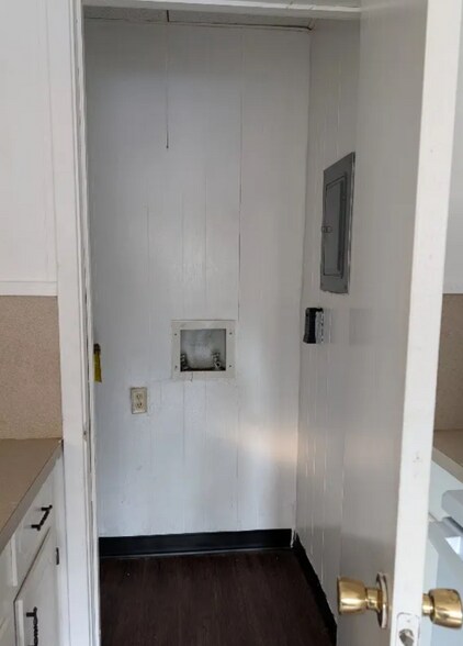 Building Photo - 103 Holland St