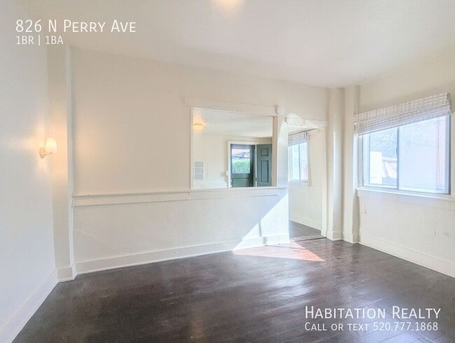 Building Photo - 826 N Perry Ave