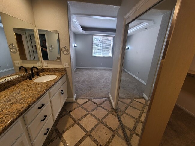 Building Photo - Great golf course views