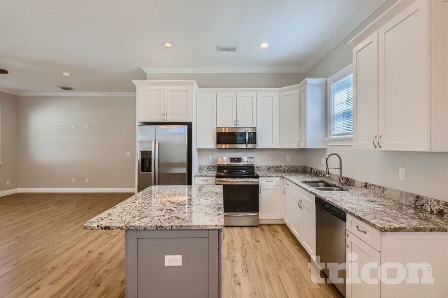 Building Photo - 7703 N Huntley Ave