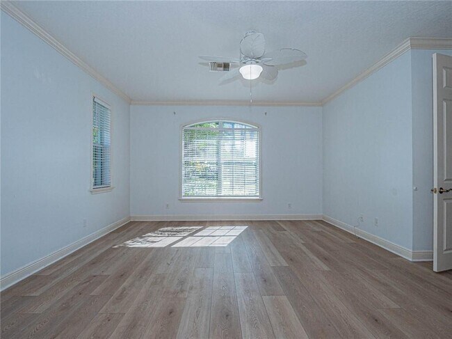 Building Photo - 5836 Pine Ridge Cir