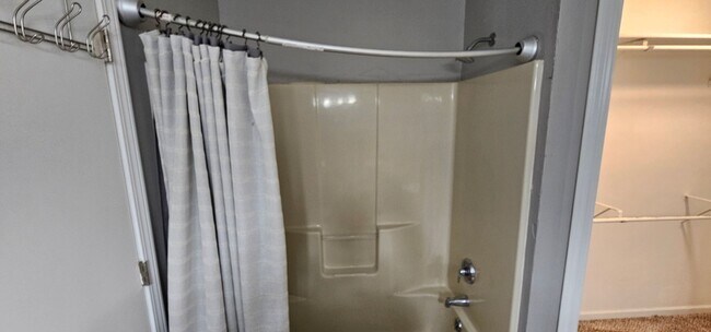 Building Photo - 823 Laurel Hill Pl