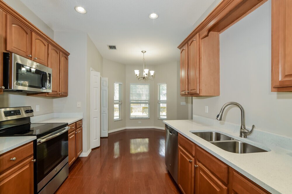 Building Photo - 1605 Shadowood Ct