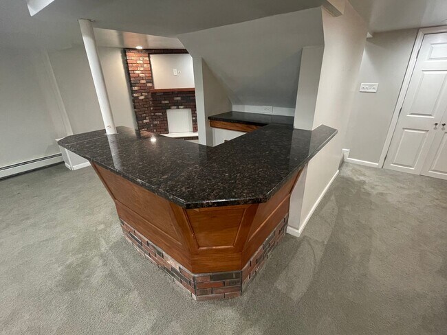 Building Photo - Spacious 3 Bedroom Home with Full finished Basement and Detached Garage!