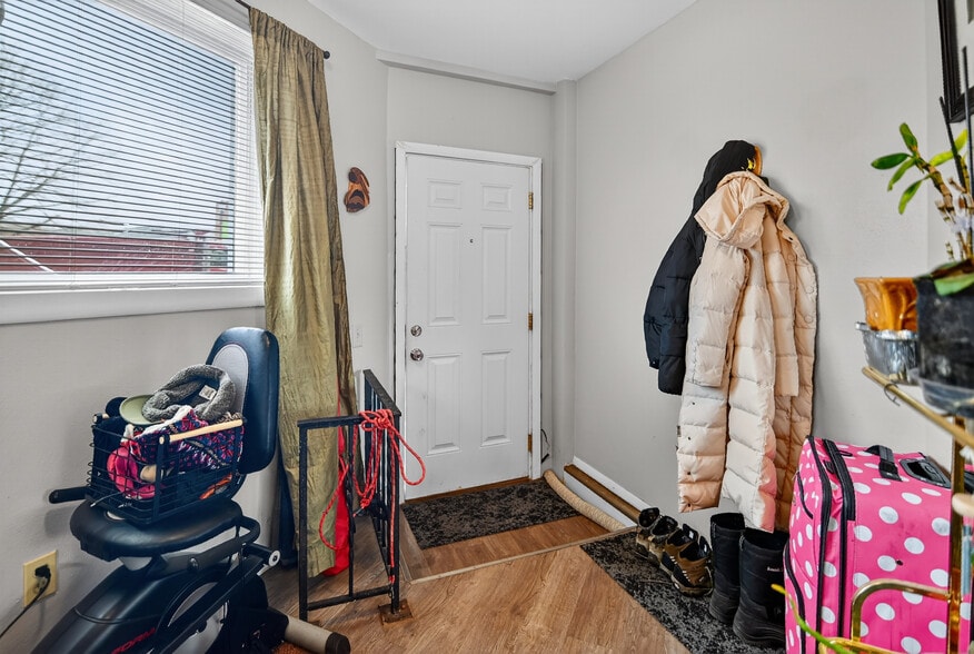 Building Photo - 203 S Main St