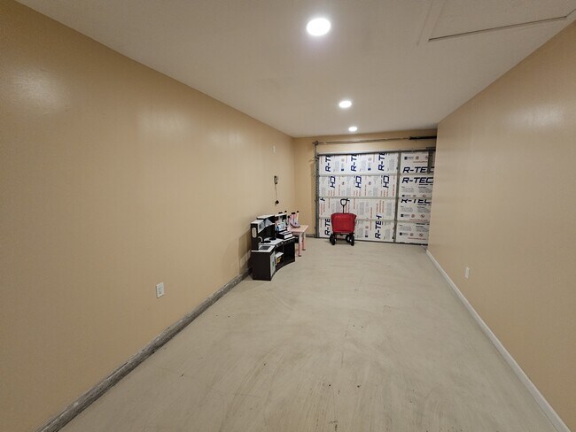 Building Photo - 5400 Sugar Pine Dr