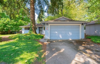 Building Photo - 608 NE Pinebrook Ave