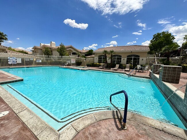 Building Photo - Summerlin Stunner!!