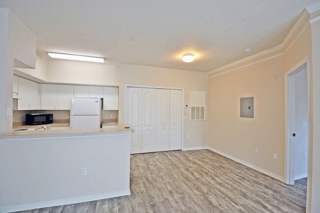 Building Photo - 1 Bedroom 1 Bathroom condo in luxury gated community