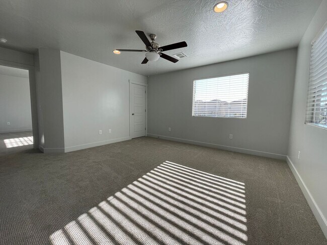 Building Photo - 3168 E Sky Rim Wy