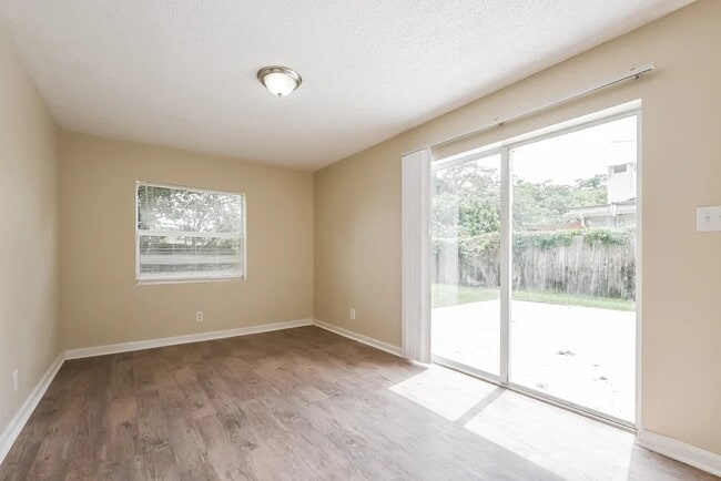 Building Photo - 5918 Tavendale Dr