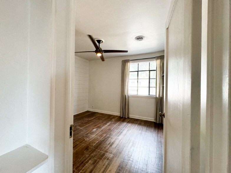 Building Photo - 1224 W Mulberry St