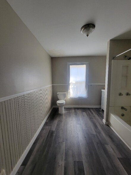 Building Photo - 1049 Dreher Ave