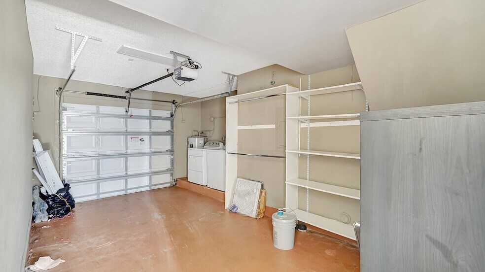 Building Photo - 1044 SE 6th Ct