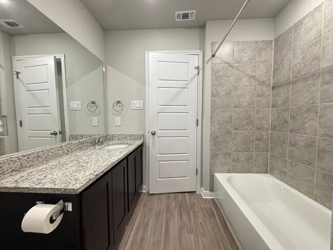 Building Photo - Luxury Living in the Heart of Cibolo!