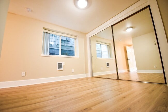 Building Photo - 22-128