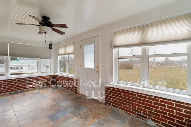 Building Photo - 838 Jenny Wren Dr