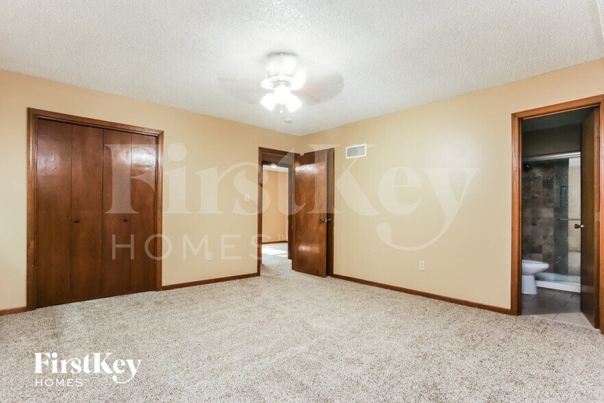 Building Photo - 2636 SW Krista Ct