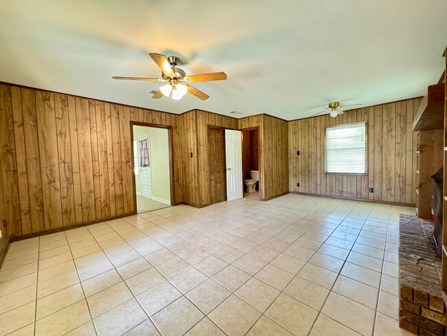 Building Photo - 3 Bed, 1.5 Bath Home in Ruston