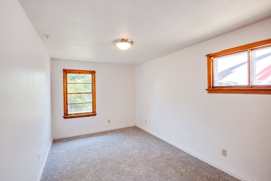 Back bedroom 1 - 519 E 6th St