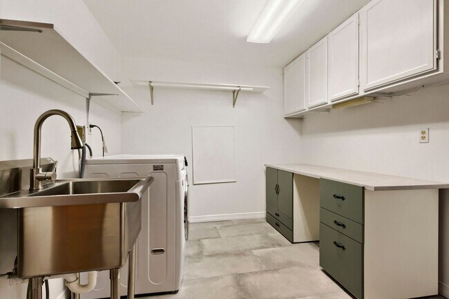 Building Photo - Outstanding Heritage Greens residence that features a spacious and airy layout that blends tradit...