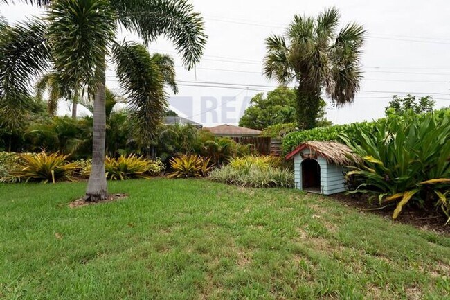 Building Photo - 210 57th St W