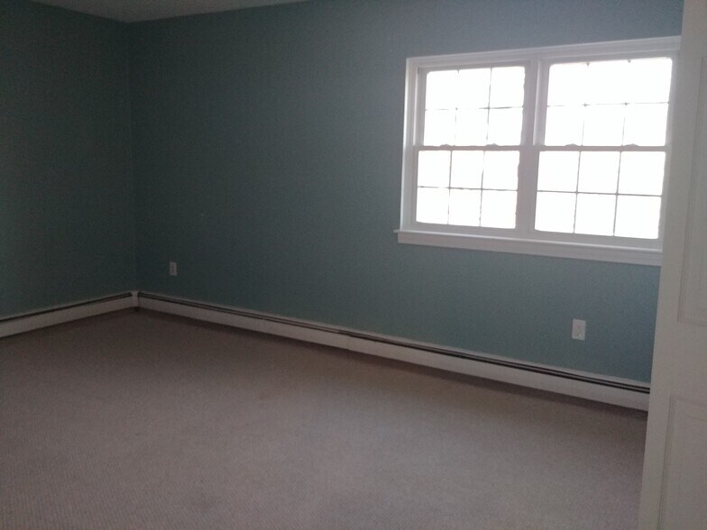 #1 bedroom - 19 Chapel Hill Dr