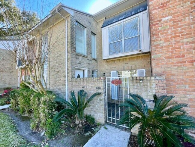 Building Photo - 9242 Westwood Village Dr