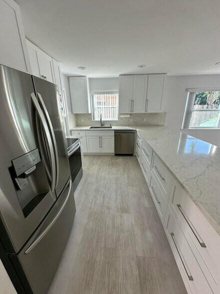 Building Photo - 3291 SW 4th St