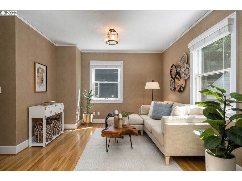 Family Room - 2605 NE 35th Ave