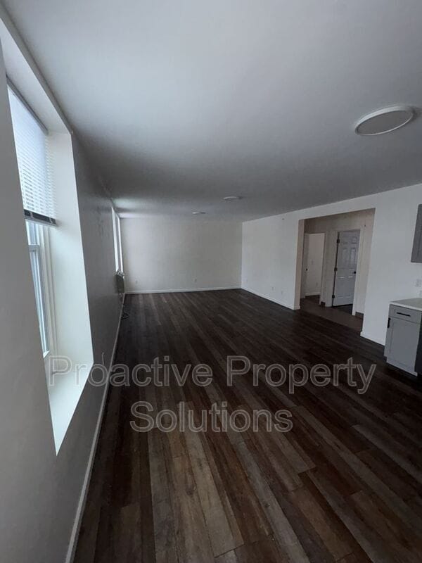 Building Photo - 730 N Main St