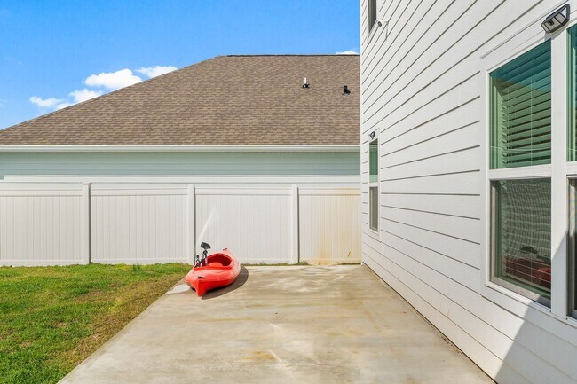 Building Photo - 115 Piper Cv