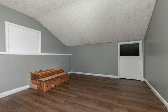 Building Photo - REMODELED 4 Bedroom | 1 Bathroom | 1400 sq...