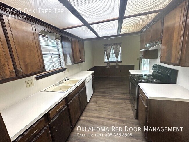 Building Photo - 9685 Oak Tree Ter-