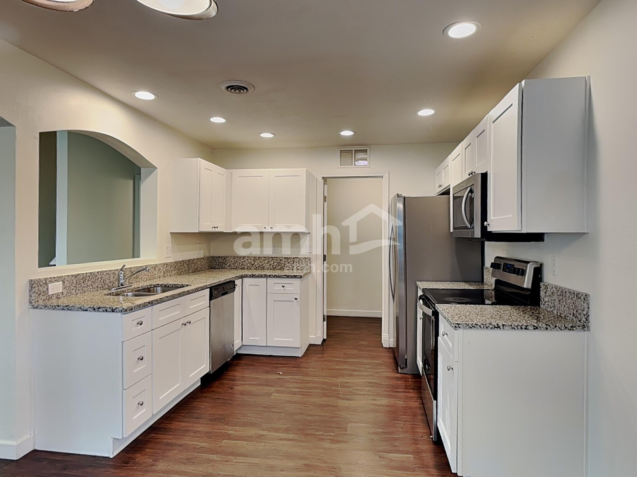 Building Photo - 96 W White Sands Dr