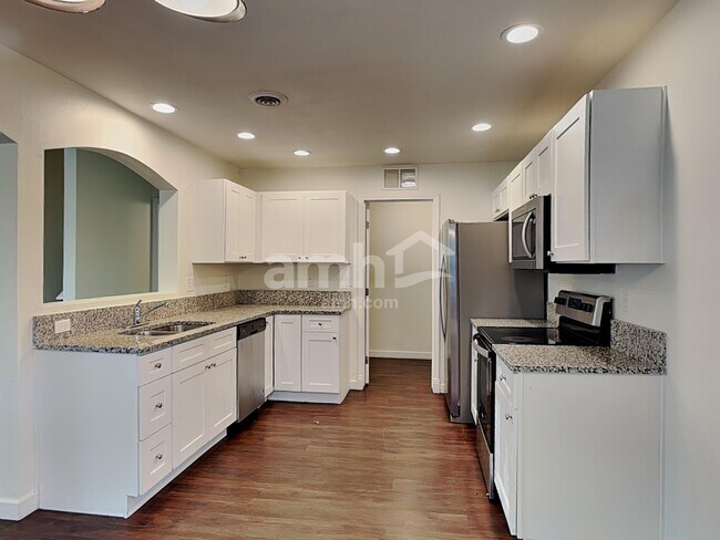 Building Photo - 96 W White Sands Dr