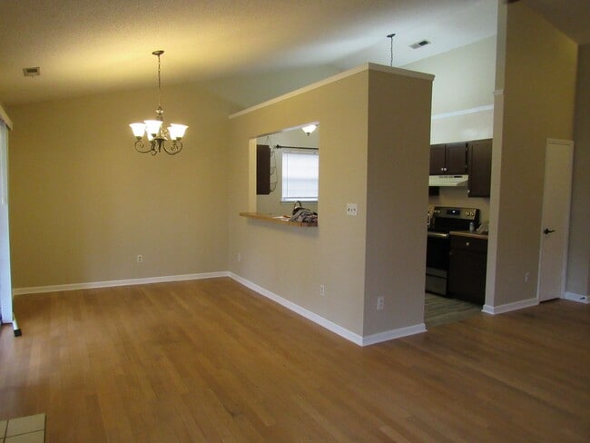 Building Photo - 3 BR 2 BA Hunters Creek