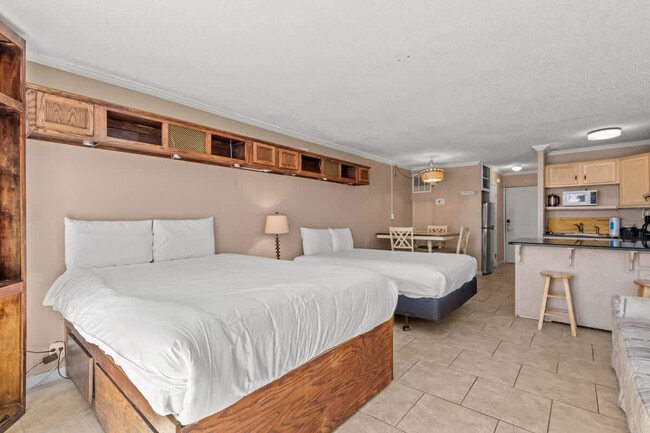 Building Photo - 8817 S Thomas Dr