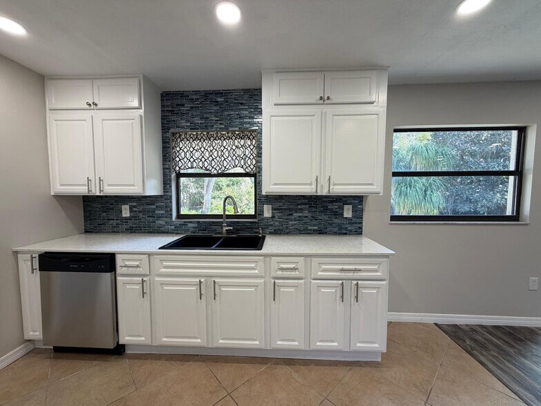 Building Photo - 575 Lake McCoy Dr